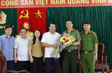 Thường trực Hội đồng nhân dân tỉnh chúc mừng lực lượng Cảnh sát nhân dân Công an Hà Tĩnh